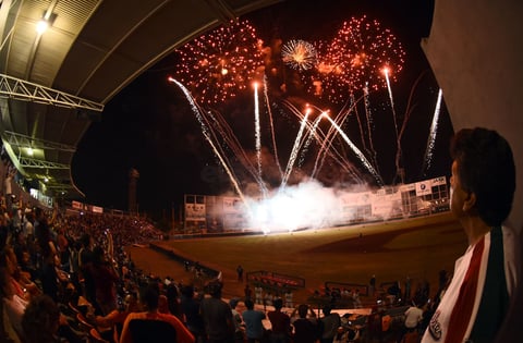 Una sencilla ceremonia marcó ayer el inicio para la temporada 2017 de la Liga Mexicana de Beisbol en el estadio de la Revolución, donde miles de laguneros fueron testigos del inicio de la aventura 2017 para Vaqueros del Unión Laguna.