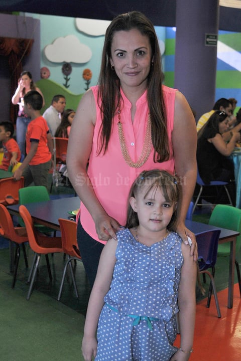 05042017 Claudia y Camila.