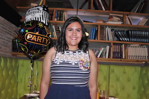 07042017 FESTEJA CON SUS AMIGAS.  Avril celebró su cumpleaños hace unos días.