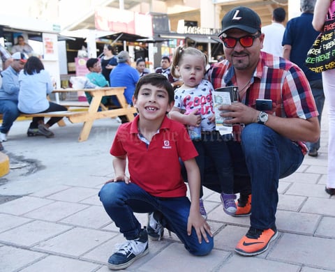 07042017 Isabela, Carlos y Alessandro.