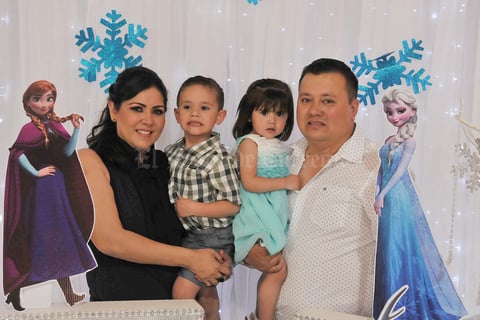 07042017 EN RECIENTE FESTEJO INFANTIL.  Nancy, Ricky, Victoria y Ricardo.