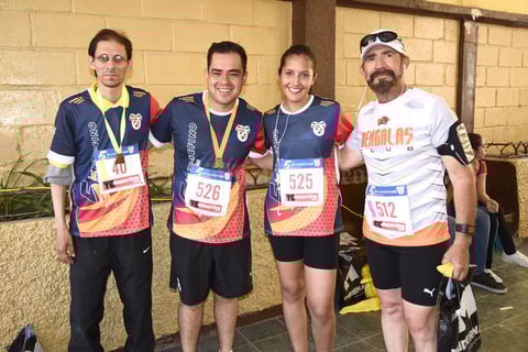 08042017 PARTICIPAN EN CARRERA.  Luis, Julio, Valeria y Roberto.