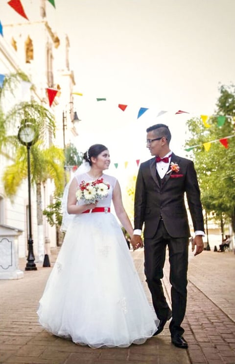 09042017 Ing. Miriam Reyes González e Ing. Francisco Manuel Rodríguez Luna contrajeron matrimonio el pasado 18 de marzo en la Iglesia del Sagrado Corazón de Jesús ante la presencia de sus padres, María Guadalupe González Triana e Ing. Jesús Reyes Chávez; Margarita Luna Romero y Juan Carlos Rodríguez Morales.