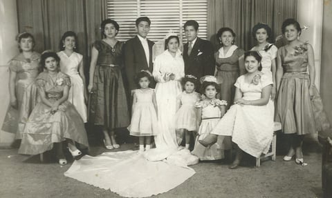 10042017 María Trinidad Ramos García y Ernesto Chavarría Celestino el día de su boda el 15 de Abril de 1956, quienes este año celebran 61 años de casados.
