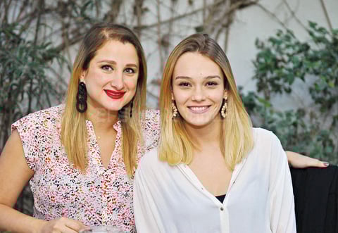 09042017 CONTENTAS.  Vania Bracho y Anilú Reed.
