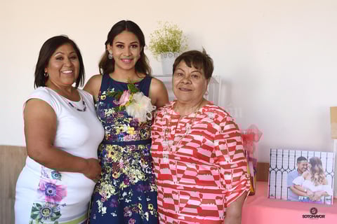 09042017 La novia lució feliz el día de su despedida de soltera.
