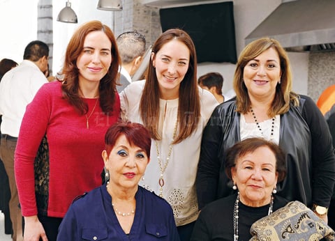 12042017 EN FESTEJO.  Lily, Rina, Rosa Julia, Gabriela y Rosario.