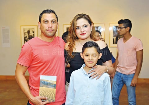 12042017 EM GALERíA.  Ricardo Franco, Liz Puentes y Diego Macías.