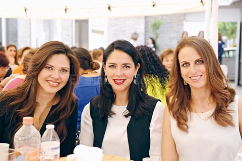 13042017 AMIGAS.  Sofía, Amine y Sofía.