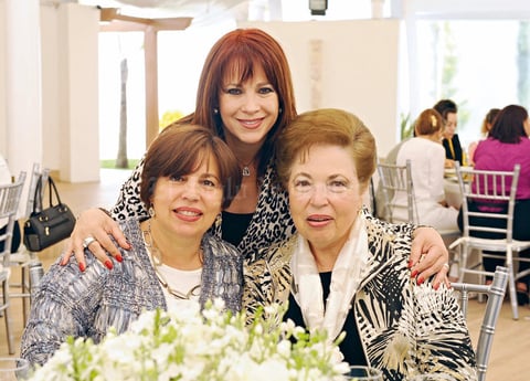 13042017 EN CELEBRACIóN.  Rosa Alicia, Rosy y Ana Isabel.