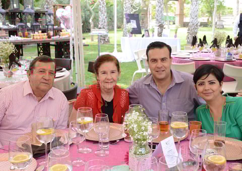 Fernando, Dolores, Fernando y Cecilia