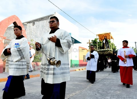 Con alrededor de 200 participantes pertenecientes a algunas cofradías provenientes de Visca, Congregación Hidalgo, Coyote y Torreón, se realizó la tradicional peregrinaron por las calles del municipio representado la tradicional Vía Dolorosa, donde se acompaña a la Virgen de la Soledad también como la Virgen Dolorosa.