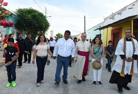 Marcharon autoridades eclesiásticas encabezadas por el señor obispo de Torreón don José Guadalupe Galván Galindo, el sacerdote de la Parroquia de Santiago Apóstol, Martín Valadés Delgado y otros sacerdotes provenientes de otras parroquias.