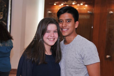 15042017 ASISTEN A CONCIERTO.  Penélope y Jesús.