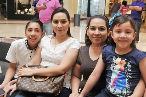17042017 Fernando, Ilse, María del Carmen y Martha Patricia.