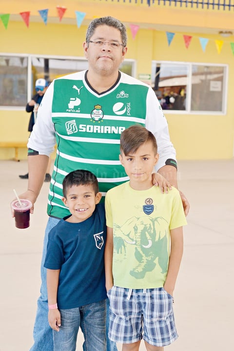 16042017 EVENTO ESCOLAR.  Luis Alberto, Juan Alberto e Iñaki.