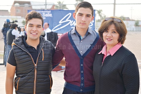 18042017 EVENTO ESCOLAR.  Manuel, Jorge y Patricia.
