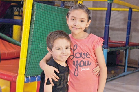 18042017 EN PIñATA.  Emiliano y Fernanda.