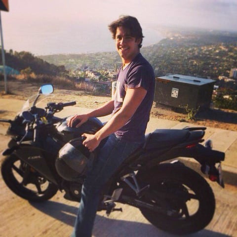 En sus redes sociales se muestra como le gusta andar en motocicleta.