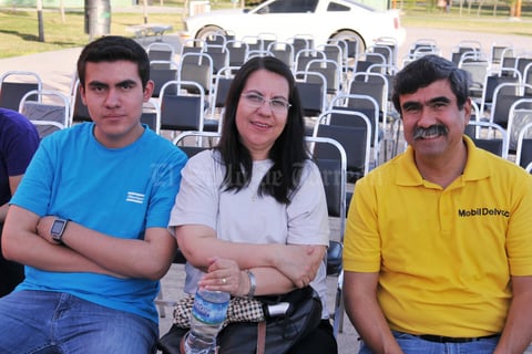 19042017 Manuel, Lily y Manuel.