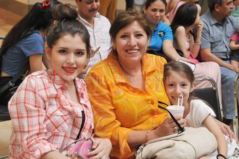 19042017 Priscilla, Tere y Natalia.