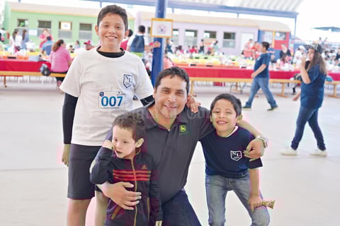 20042017 EVENTO ESCOLAR.  Jorge Alan, Jorge, Andrés y Fabián.