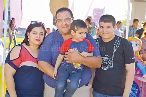 20042017 EN FAMILIA.  Olga, Luis, Rodrigo y Diego.