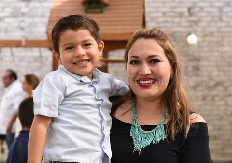 21042017 Leonardo con su mamá, Perla.