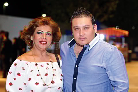22042017 EN EL TEATRO.  Enya y Tony.