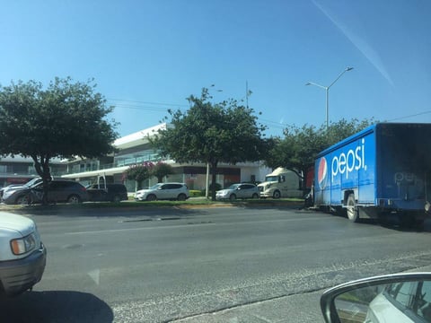 Durante el operativo, criminales incendiaron camiones y autos en Reynosa.