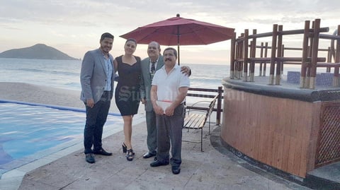23042017 Lic. José Luis Mendoza Aroche, Lic. Carmen Alicia Lizárraga Peraza, Dr. Francisco López Gutiérrez y Dr. Alejandro Hernández Cárdenas Rodríguez.