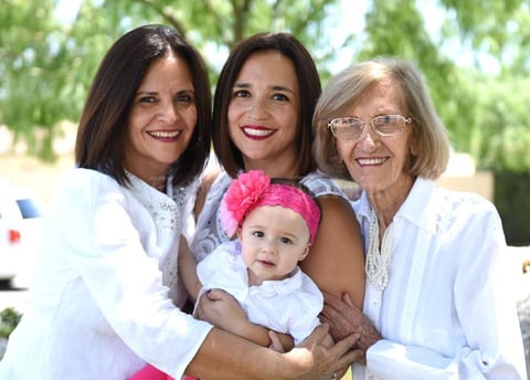 23042017 CUATRO GENERACIONES.  Flor, Netty, Lorena y Lorena.