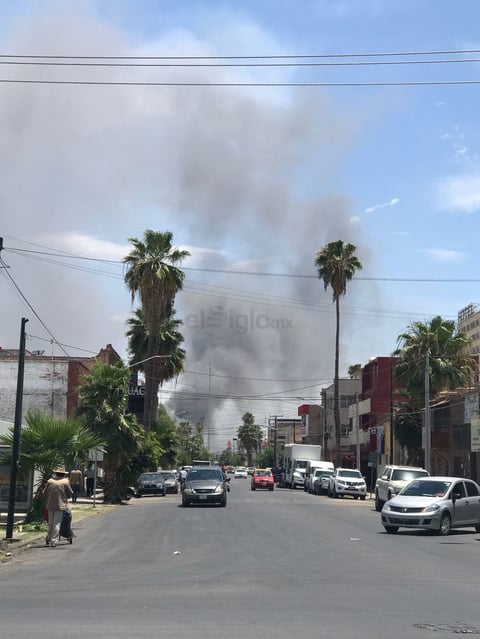 El aparatoso incendio ocurrió esta tarde.