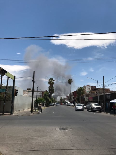 La columna de humo se ha visto a gran distancia.