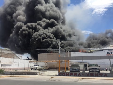 De acuerdo a las primeras versiones la empresa se encontraba vacía al momento en que comenzó el incendio por lo que no hay lesionados o personas intoxicadas.