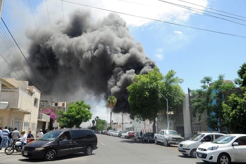 Se desalojaron dos cuadras próximas al incendio.