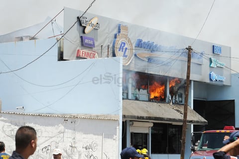 El incendio se registró en la empresa Refrigeración Lozano.