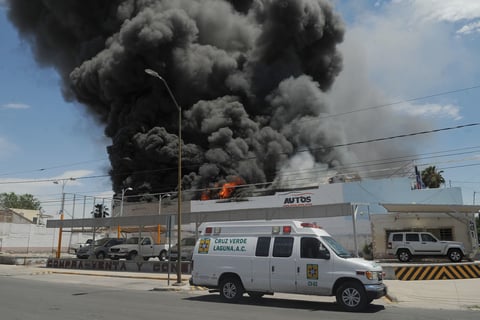 El incendio se apreció desde distintos puntos de la ciudad.