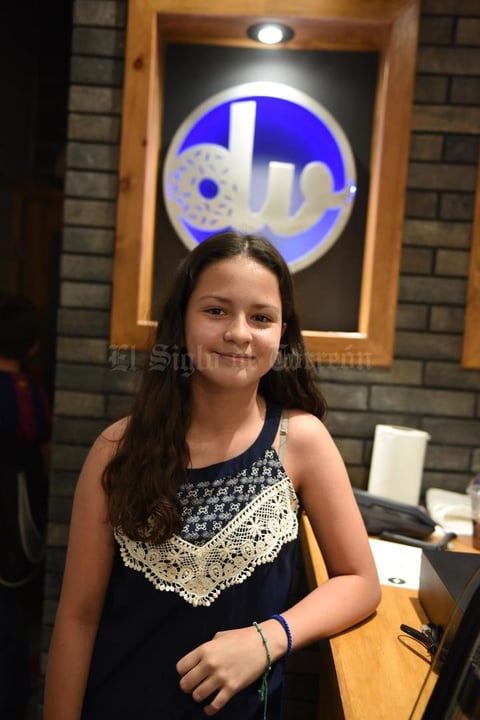 28042017 DE BABY SHOWER.  Laura acompañada por Luis, Diana y Cristian.