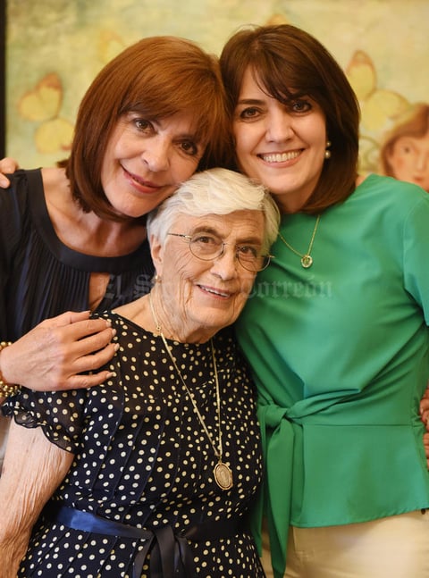 Con sus hijas, Marivi y Pilar