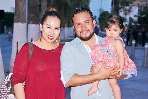 29042017 EN FAMILIA.  Luisa, Alberto y Amanda.