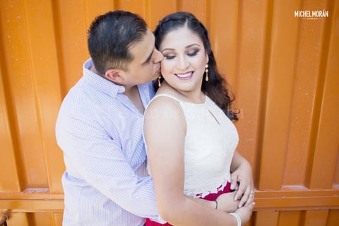 29042017 Con la promesa de amarse por siempre, llegan al altar de la Parroquia Los Ángeles la pareja conformada por Violeta Abigaíl Zugasti Reyes y Martín Eduardo Álvarez Astorga. Estarán acompañados por sus padres Violeta Reyes Hernández y Raúl Zugasti Rodríguez; Magaly Astorga Hinojosa y Martín Álvarez Rangel. El brindis se recibirá en el salón Los Olivos en Torreón, Coahuila.- Michel Morán Fotografía