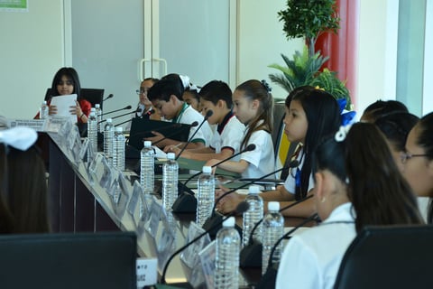 Cada uno participó dentro de la dinámica de la Sesión de Cabildo con aportes importantes.