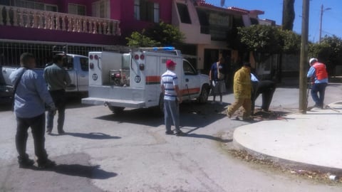 De acuerdo a los vecinos, a las 10:20 horas se escuchó un fuerte estruendo debido al hundimiento que rompió la red del gas natural, provocando una fuga que causó mayor alarma entre los habitantes de dicha zona.