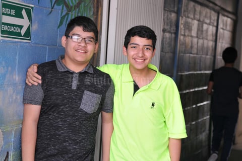 30042017 AMIGOS.  Alejandro y Ricardo.