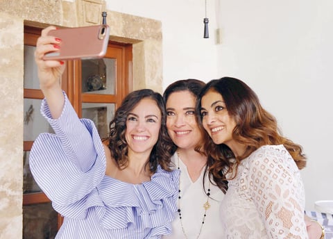 30042017 Rosalinda con sus primas, Bárbara y Deborah Mery.