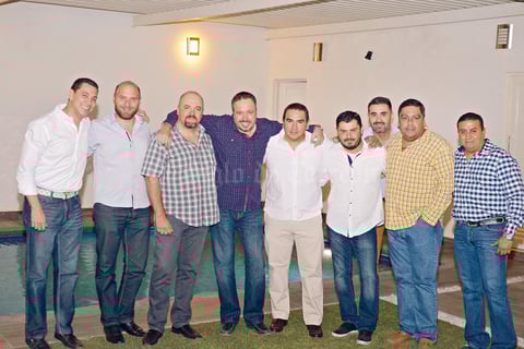 30042017 AMIGOS REUNIDOS.  En el cumple de Chiquita.