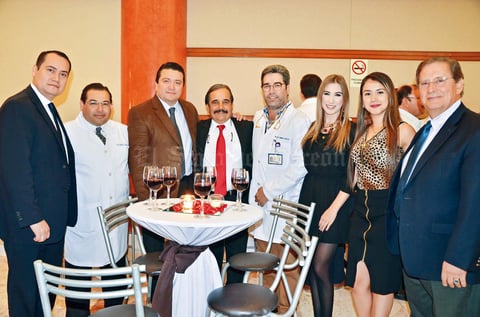 30042017 RECIENTE INAUGURACIóN.  Sinhué Pasos, Carlos Morales, Carlos Martínez, César Alejandro del Bosque, Raúl Domínguez, Natalia Ramos, Laura Castillo y José Monroy.
