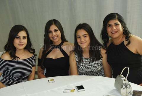 30042017 MUY GUAPAS.  Valeria, Mónica, Gloria y Gloria.