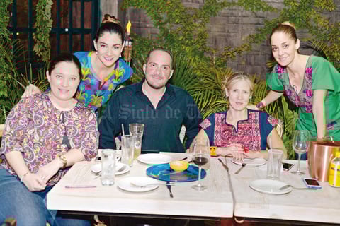 30042017 GRATOS MOMENTOS.  Rosalinda, Yadira, Pedro, Mónica y Gaby.